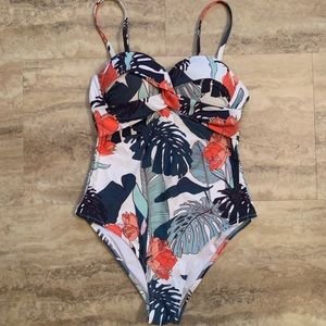 NWT Cupshe One piece.